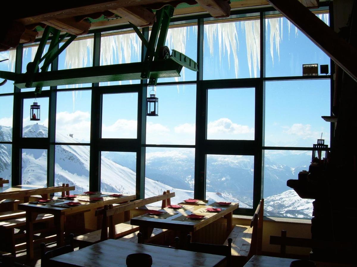 Tana Della Volpe Hotel Sestriere Exterior foto