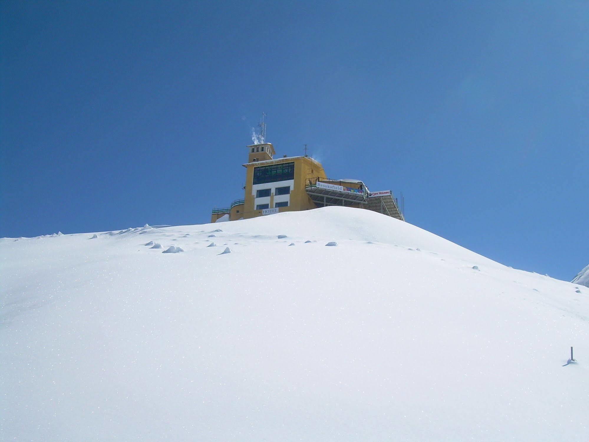 Tana Della Volpe Hotel Sestriere Exterior foto